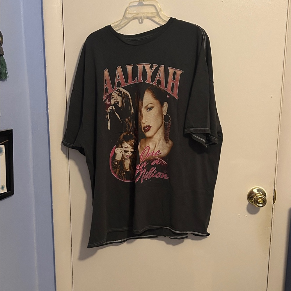 AALIYAH 2X AALIYAH One in a Million Gray and Red Short Sleeve Shirt